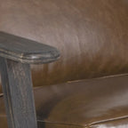 Fauteuil d'appoint Amber, Bois de manguier à lattes fabriqué à la main, Coussins en cuir de buffle, Pieds inclinés