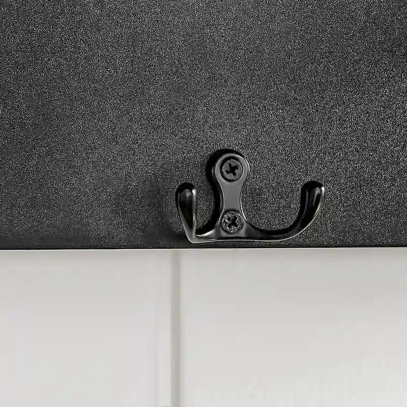 Porte-manteau mural Danya B. avec étagère décorative et crochets